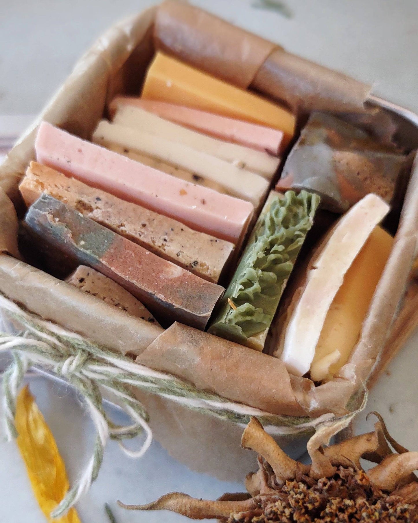 TRAVEL SOAP TIN - Artisan Handcrafted Gift Soap Slices - Cold Creek Natural Farm